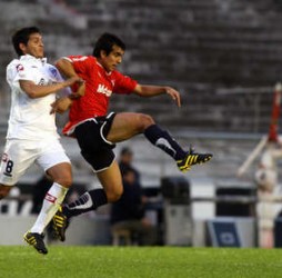 Gracian-intenta-agarrar-partido-olvido_OLEIMA20100912_0114_3