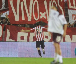 Equipe vai com moral para o jogo da Libertadores. (Foto: Olé)