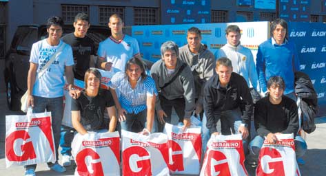 Caruso presenteou 7 jogadores com DVD players pelos últimos resultados 