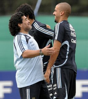 FBL-WC2010-QUALIFIERS-ARGENTINA-TRAINING-MARADONA