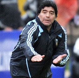 g_Maradonagestos_300x300