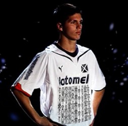 Independiente terá camisa com foto de torcedores, assim com o a do Corinthians, no ano passado