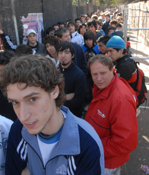 A venda de ingressos para Uruguai x Argentina no Centenário