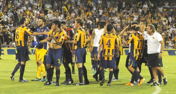 Com um gol agônico aos 50 minutos da segunda etapa, o Central vence o Desamparados no Gigante de Arroyito