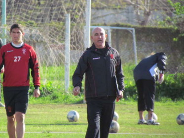 O treinador Llop se assustou com a ação dos barras