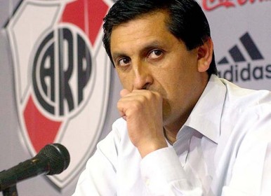 Ramón Diaz não gostou da decisão da AFA, de colocar Boca e River para jogar nas noites de domingo