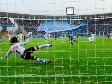 Riquelme faz de pênalti o primeiro gol do Boca