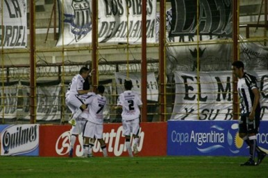 Estudiantes de Buenos Aires continua fazendo história