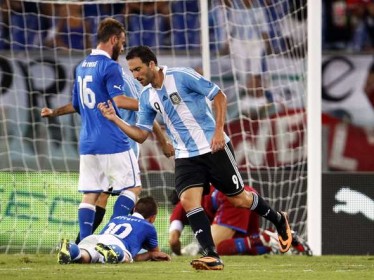 Higuaín comemora o primeiro gol argentino