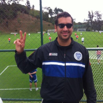 Matías Montane: Torcedor do Godoy Cruz acompanhando o treino da Seleção na Cidade do Galo. Foto: Futebol Portenho