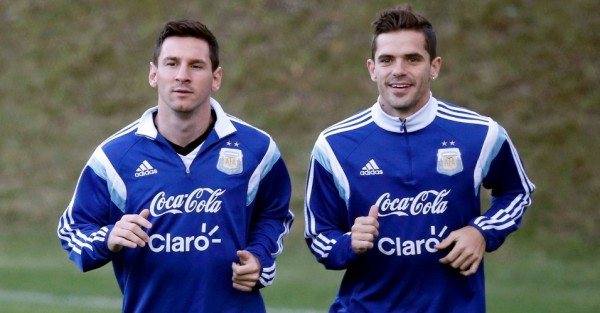 Messi e Gago.
