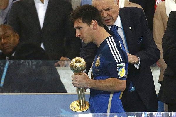 Messi levou o prêmio de melhor jogador da Copa do Mundo, mas não entrou na seleção ideal do torneio. 