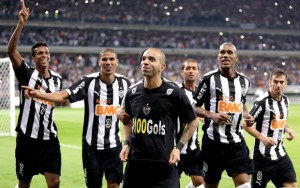 Diego Tardelli marcou seu centésimo gol pelo Galo e foi importante para a conquista atleticana