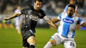 Milito-intenta-llevarse-bocha_OLEIMA20141005_0297_5