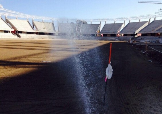 Estádio La Portada, La Serena, já com testes no sistema de irrigação. Futuro palco de Argentina x Paraguai e Argentina x  Uruguai. 
