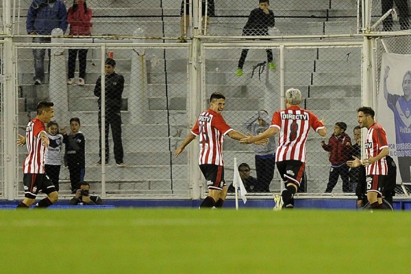 19-09-2015_estudiantes_le_gana_1_a-900x600