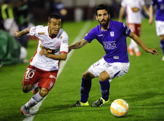 Huracán-vs.-Defensor-Sporting-Foto-Télam-900x661