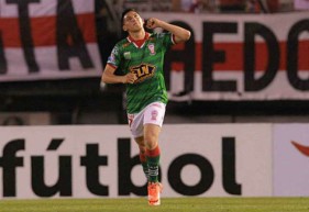 Espinoza comemora o gol que deu a vantagem ao Globo