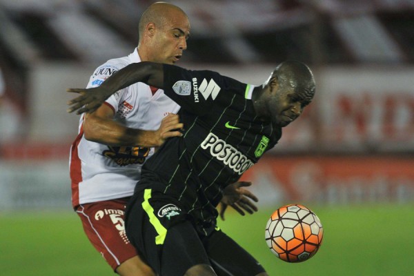 Huracán-no-pudo-ante-Atlético-Nacional-Foto-Télam-900x598