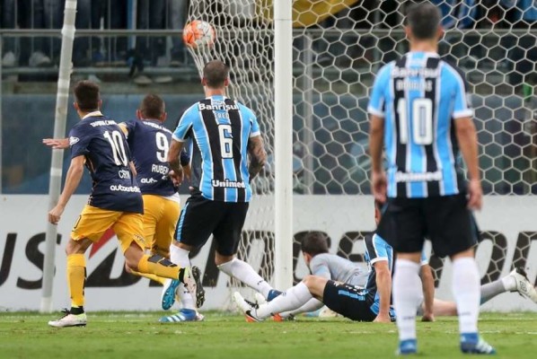 fotos-Gremio-vs-Rosario-Central_OLEIMA20160427_0248_28