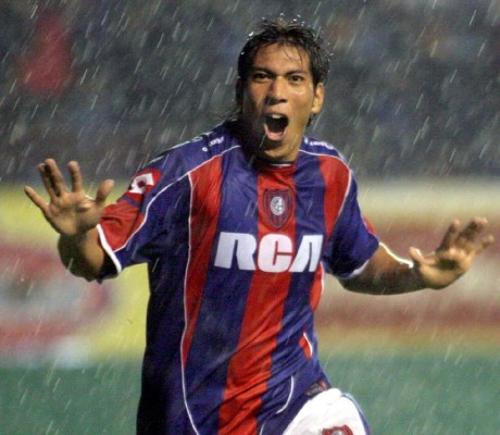 Com a camisa do San Lorenzo, Ulloa teve uma passagem tímida, anotando apenas três gols. 